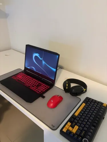 Laptop Acer nitro 5 + Periféricos