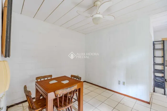 Apartamento à venda no bairro Lomba do Pinheiro com 45 m² e 2 dormitórios/quartos.