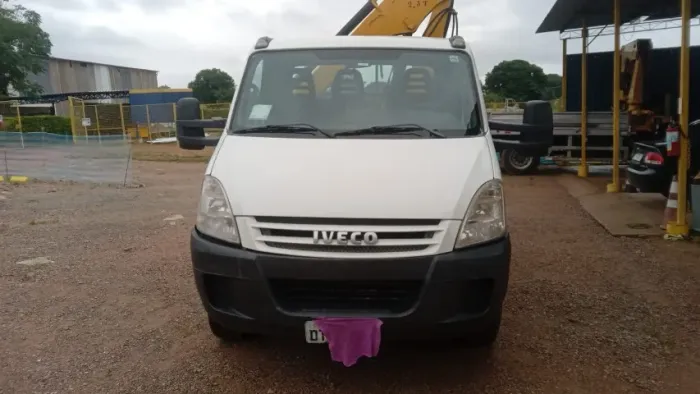 Caminhão Iveco Daily 70C com Munck