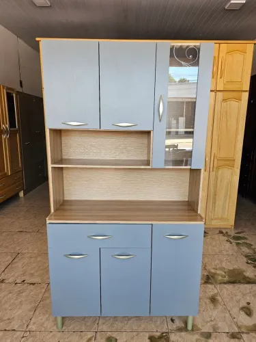 Armário de cozinha conservado