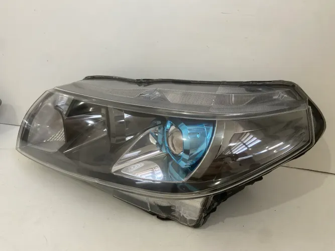 Lente E Foco Farol Suzuki Vitara 2016 Á 2019  Lado Esquerdo Aro Azul (Carcaça Quebrada) 