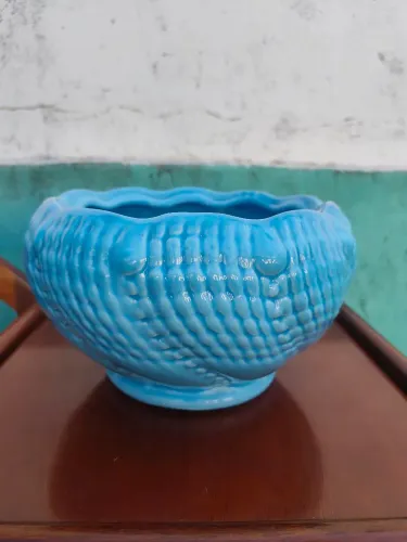 Vaso estilo Majolica turquesa com um padrã