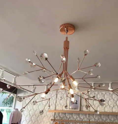 Luminária bivolt funcionando perfeitamente