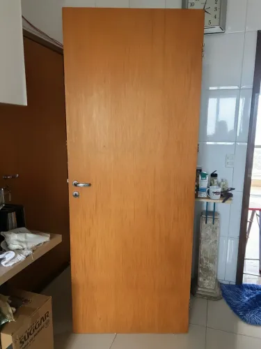 Folha de Porta Madeira 2,10 x 0,82m - Completa com Fechadura e Dobradiças