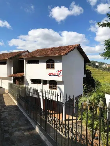 Casa ampla, 04 qtos em Condominio