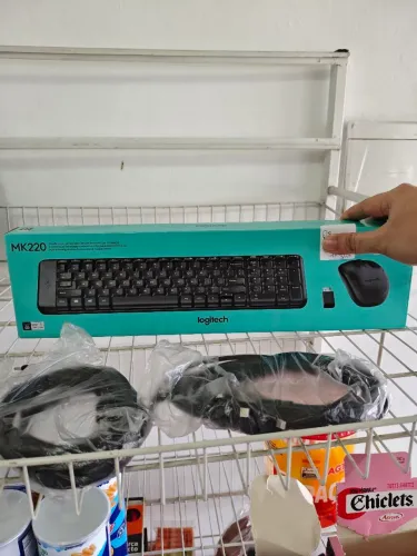 Mouse e teclado sem fio Logitech mk220