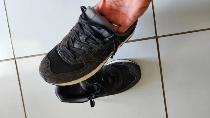 New Balance 574 Original - Preto/Cinza (Camurça)