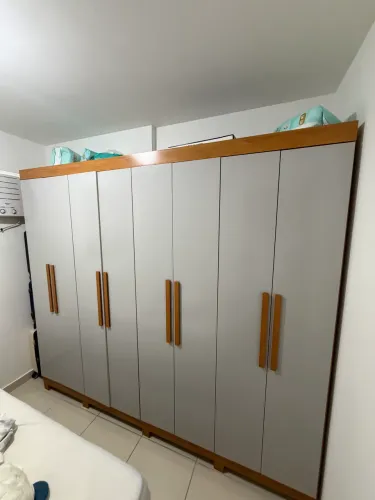 Guarda roupa 8 portas
