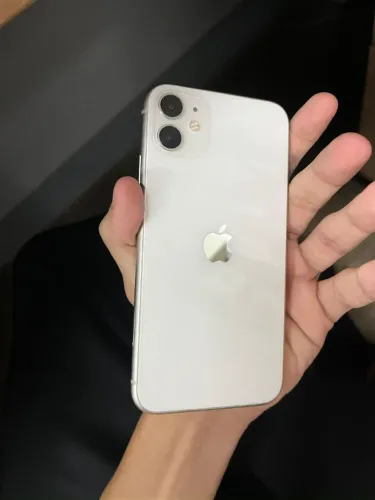 Iphone 11 Branco com carregador e fone - nunca aberto