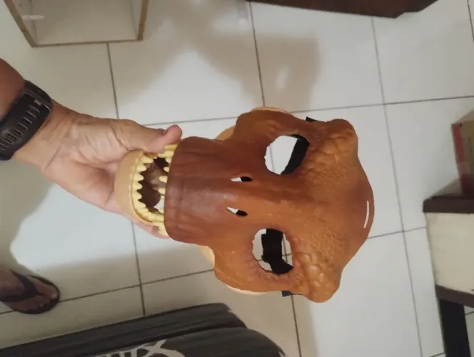 Máscara de dinossauro 