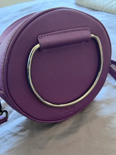 Bolsa Colcci Transversal Redonda Roxa com Argola Metálica - Excelente Estado