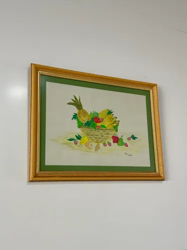 Quadro decorativo com pintura artesanal representando cesta de frutas