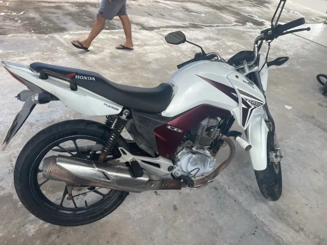 Titan 150 Branca