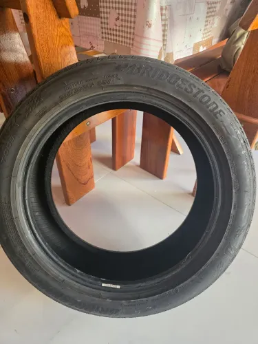 Pneu Bridgestone aro 17 205/50