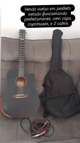 Violão Michael, perfeito estado e funcionamento ótimo, com 2 cabos, capostraste e capa