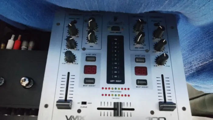 Mixer MMX 100 Behringer