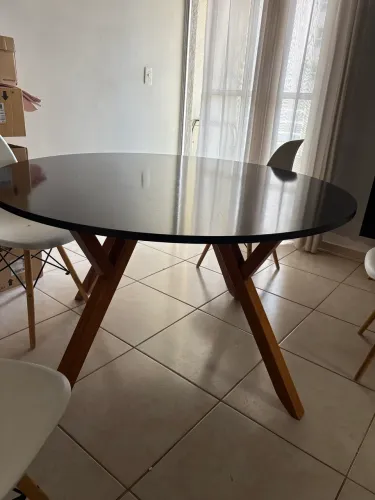Mesa de jantar 4 lugares - 4 cadeiras charles eames de brinde