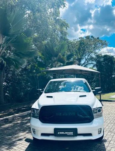 Ram Classic Laramie Night Edition 5.7 V8 16V Gasolina 4X4 Aut. 2022
