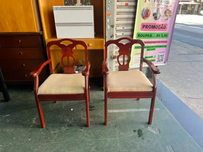 Par de Poltronas de Madeira