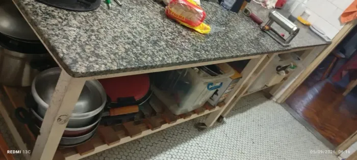 02 bancadas profissionais com tampo de granito.