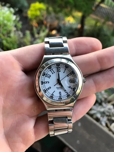 Relógio Swatch com pulseira de aço