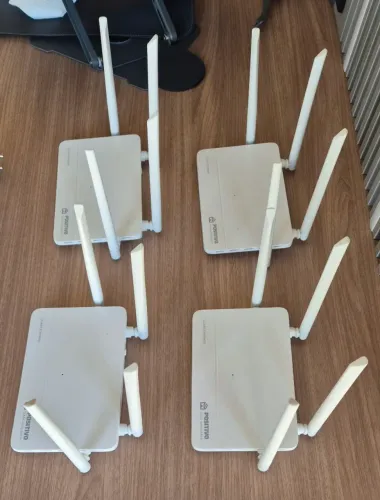 Kit com 4 roteadores Wi-Fi Positivo Mesh