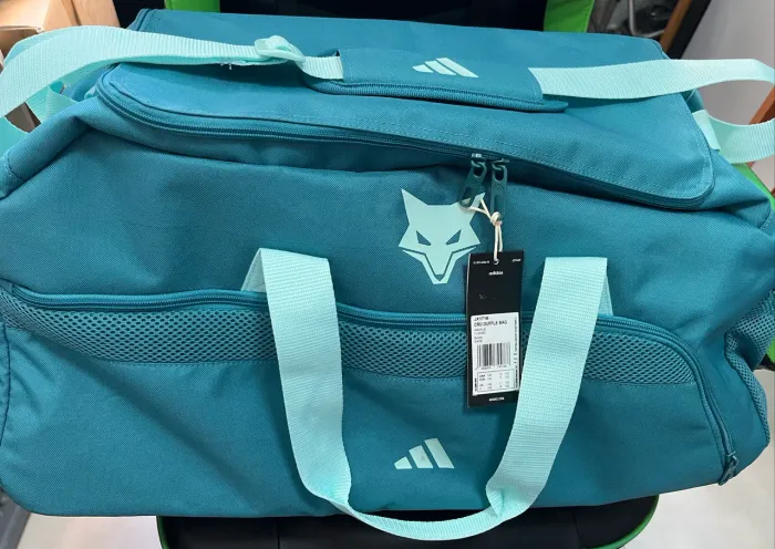 Mala adidas Cruzeiro - Na etiqueta