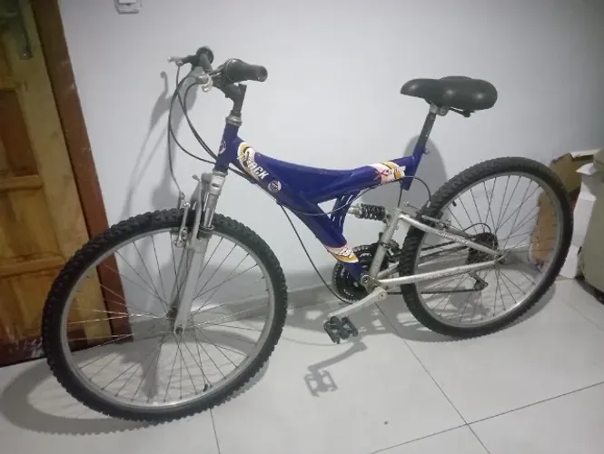 Vendo bicicleta aro 26 com marchas tudo funcionando