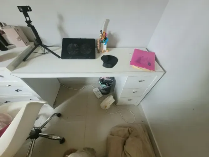 Escrivaninha em L + sapateira/armário com 2 portas