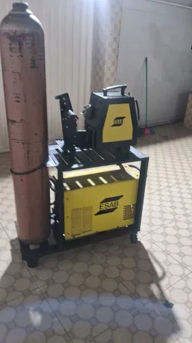 Máquina de solda mig e eletrodo esab