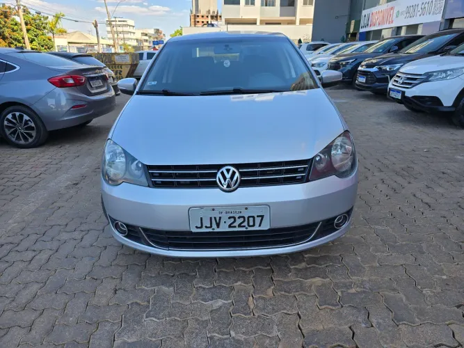 Volkswagen Polo Sed. Comfort. 1.6 MI Tot. Flex 8V 2013