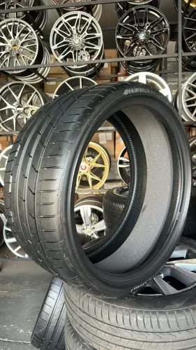 1 PNEU 285/30/22 HANKOOK VENTUS S1 EVO3 101Y / 95% DE BORRACHA