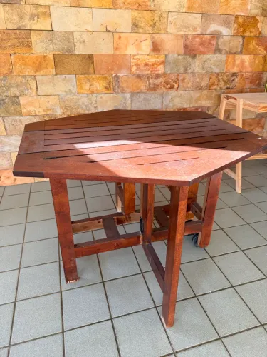 Mesa de madeira dobrável