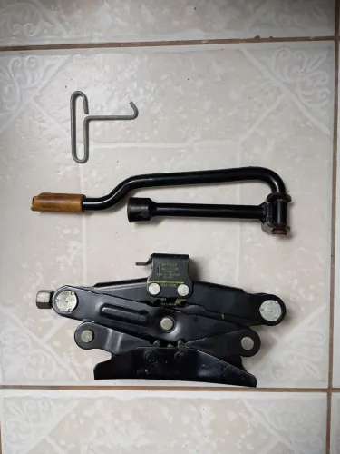 KIT MACACO + CHAVE DE RODA RENAULT