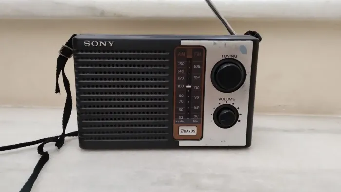 Rádio portátil Sony ICF-F10 made in Japan