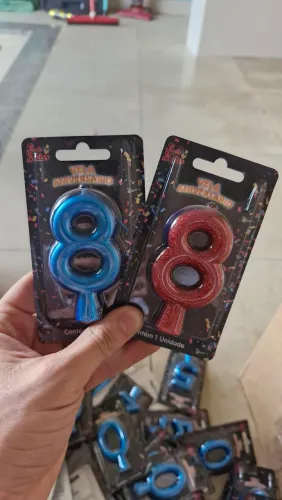 Vendo lotes de produtos de artigos para festa velas descartaveis balões metalizados etc