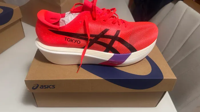 Tenis metaspeed sky tokyo 43 NOVO