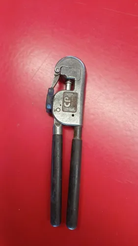 Alicate de crimpar conectores RG06 e RG059 