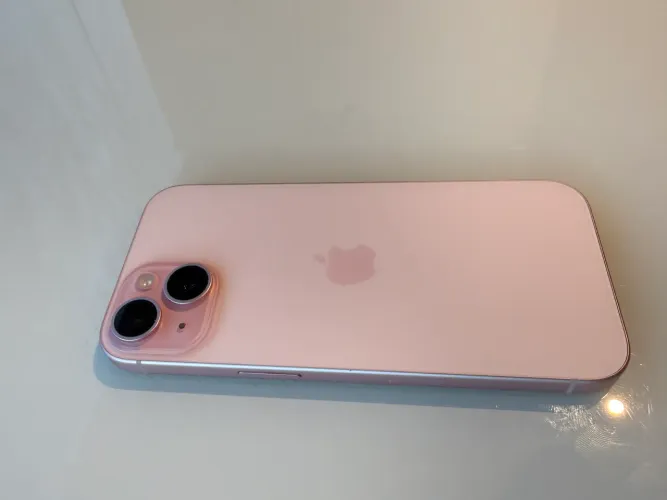 iPhone 15 pink