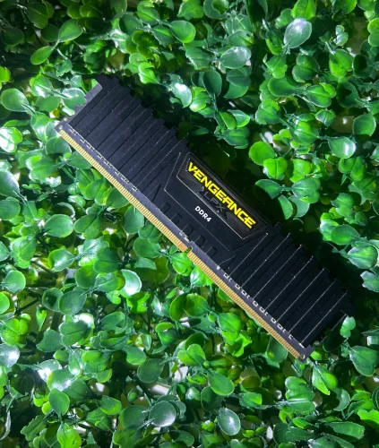 Memória RAM Corsair Vengeance LPX 8GB DDR4 2666MHz C16