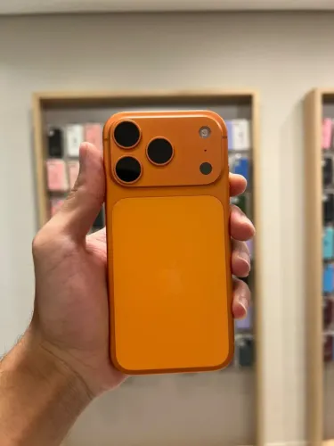 Seminovo - iPhone 17 Pro 256GB LARANJA 100% (Garantia: 28/02/2027) - Retirada Loja Savassi