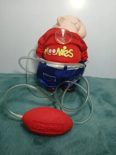 Boneco Moonies Original Retro - De Vidro De Carro (Funcionando)