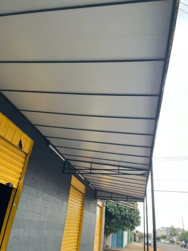 Vendo toldo 10 metros por 2,40 metros. Retirar no local.