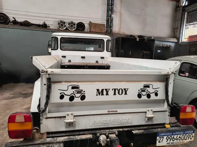 VENDO CARROCERIA STEPSID EM AÇO PARA TOYOTA BANDEIRANTE