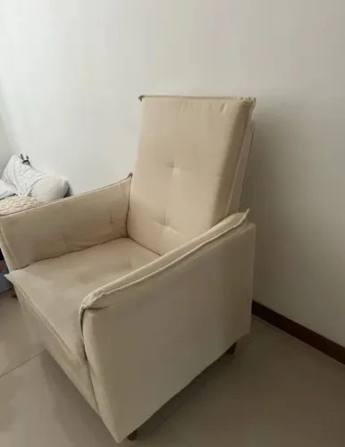 Poltrona de amamentação suede bege