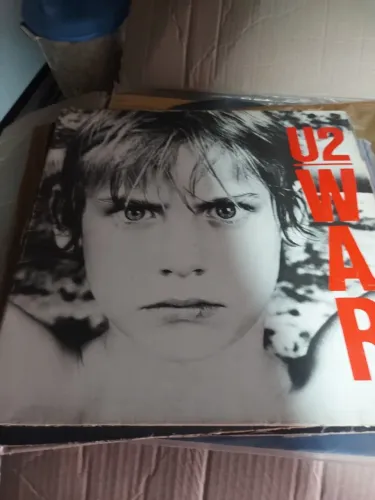 LP U2 War, capa dupla