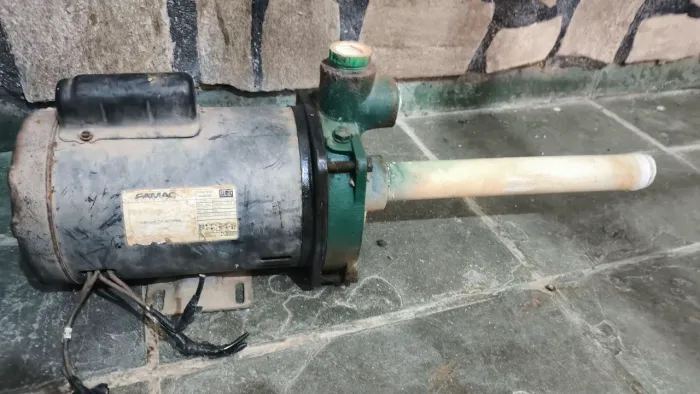Bomba d'água Famac 1/2CV Motor WEG Bivolt - Revisada