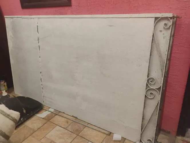 Vendo portão de social todo reforçado pronto para estalar 120 , altura ,lar 220