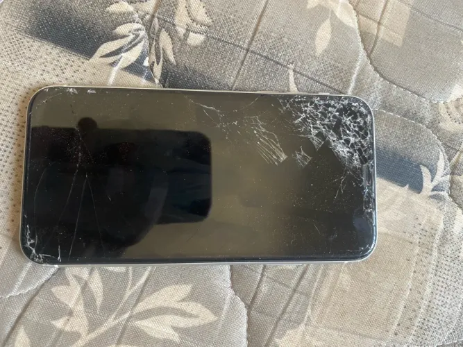 Vendo celular IPHONE XR