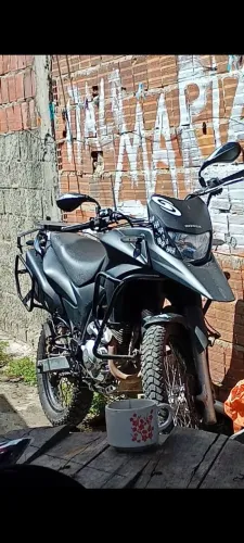 Moto XRE 300 toda em ordem.